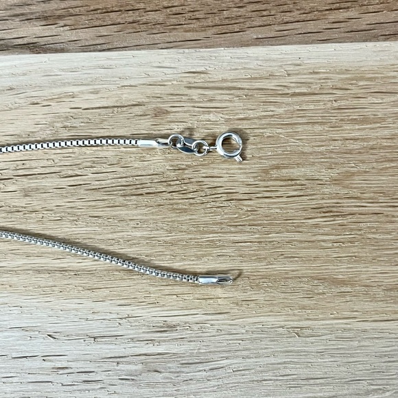 18-Inch Sterling Silver Hello Kitty Onyx Gemstone Charm Necklace NWOT - Picture 2 of 4